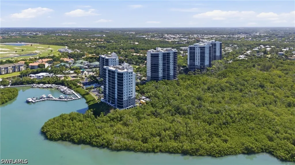 425 Cove Tower Drive Naples FL 34110