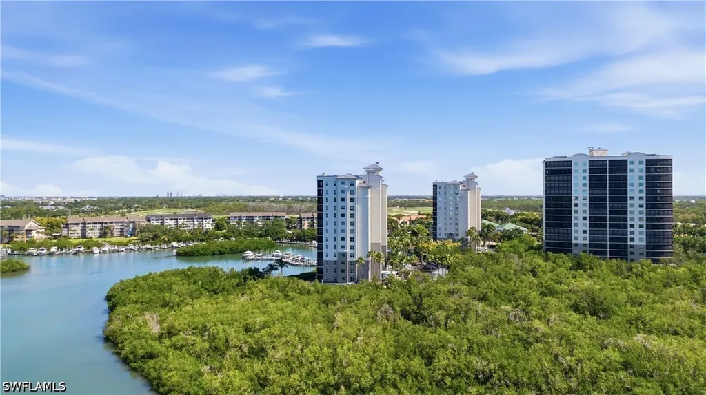 425 Cove Tower Drive Naples FL 34110