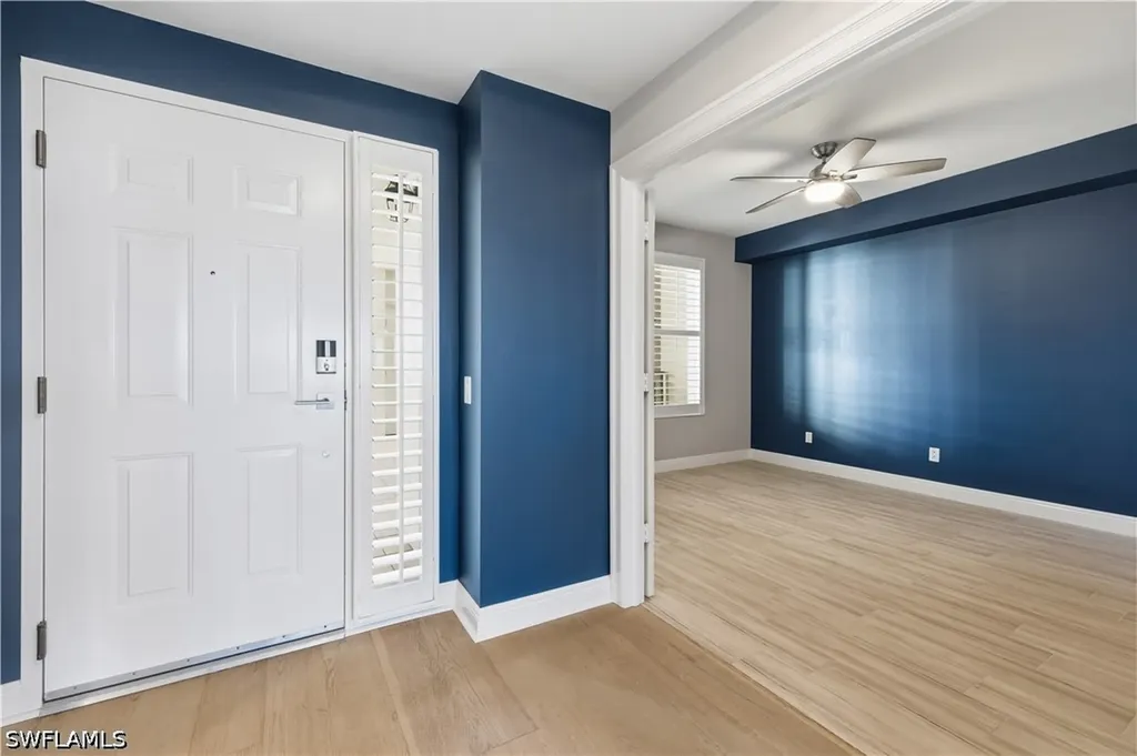 425 Cove Tower Drive Naples FL 34110