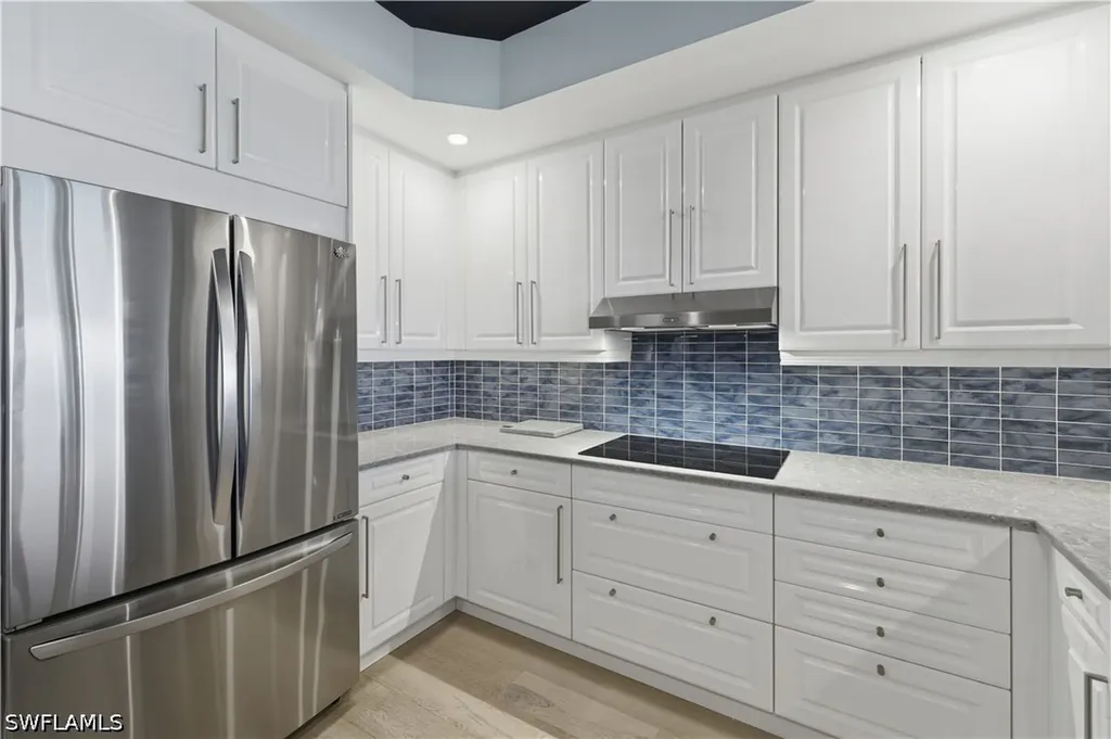 425 Cove Tower Drive Naples FL 34110