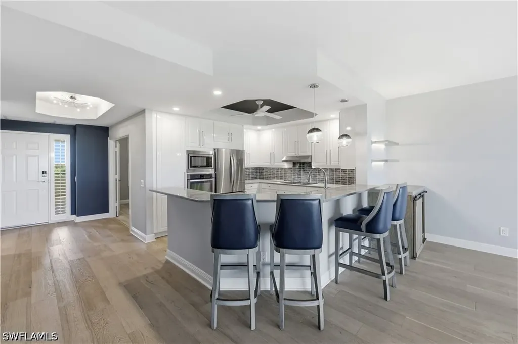 425 Cove Tower Drive Naples FL 34110