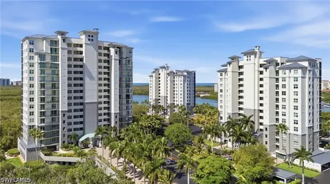 425 Cove Tower Drive Naples FL 34110