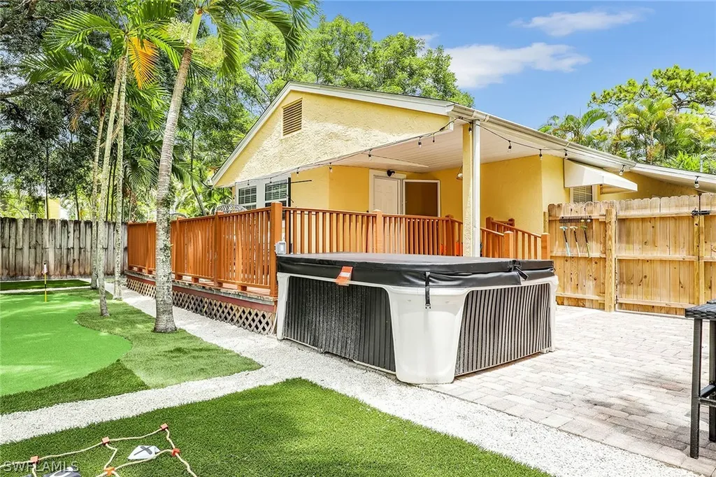 2780 Weeks Avenue Naples FL 34112