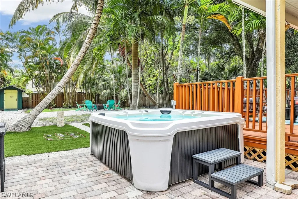 2780 Weeks Avenue Naples FL 34112