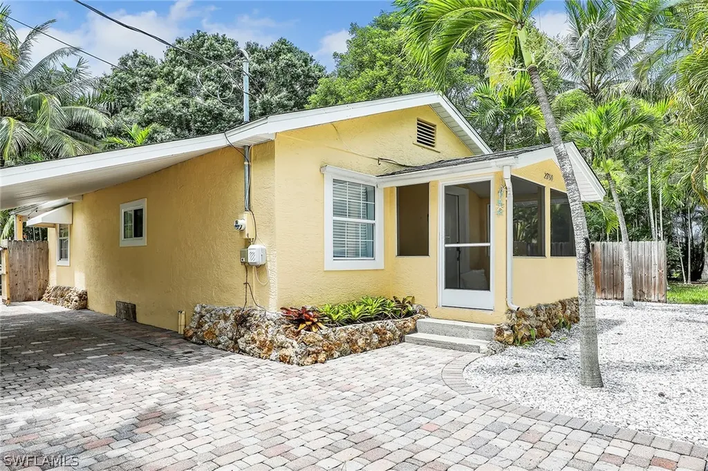 2780 Weeks Avenue Naples FL 34112