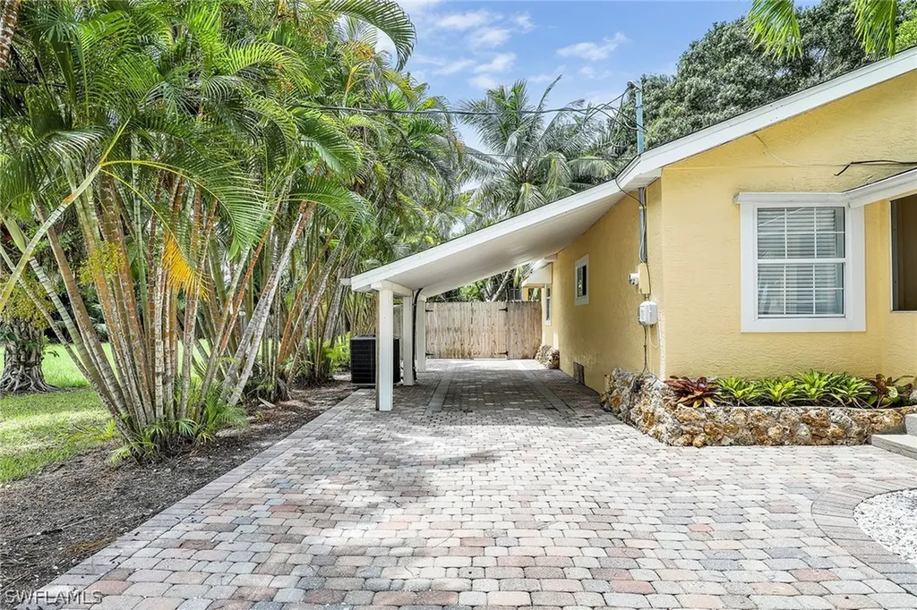 2780 Weeks Avenue Naples FL 34112