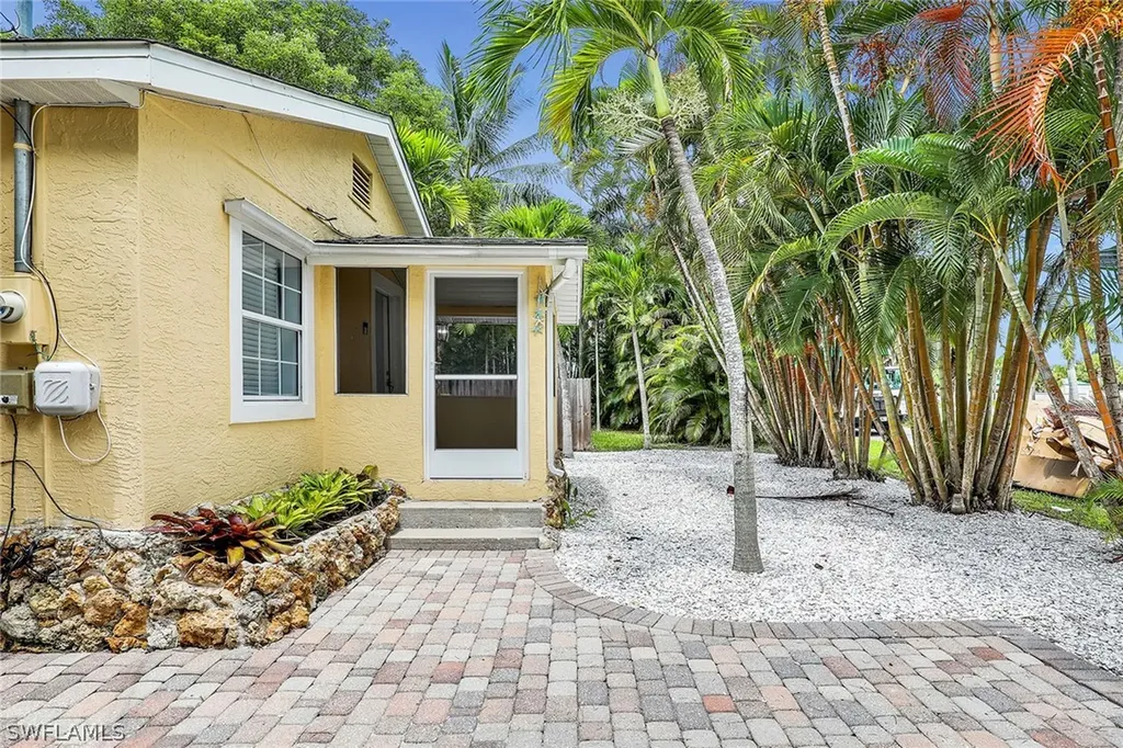 2780 Weeks Avenue Naples FL 34112