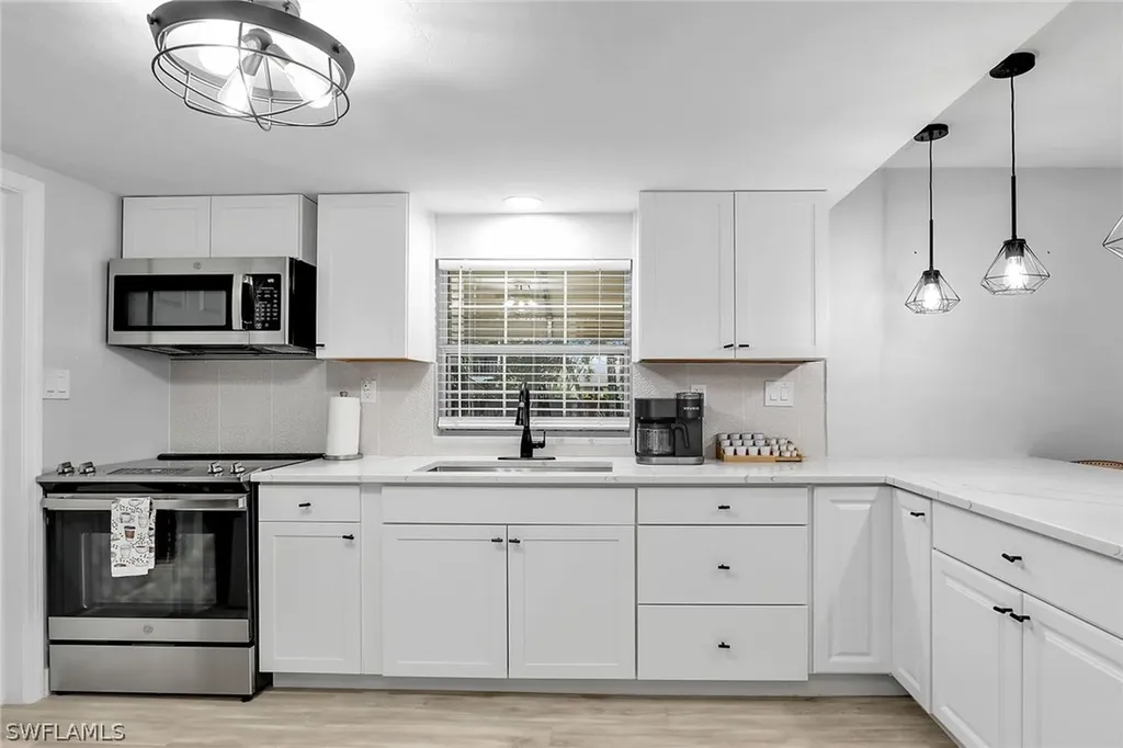 2780 Weeks Avenue Naples FL 34112