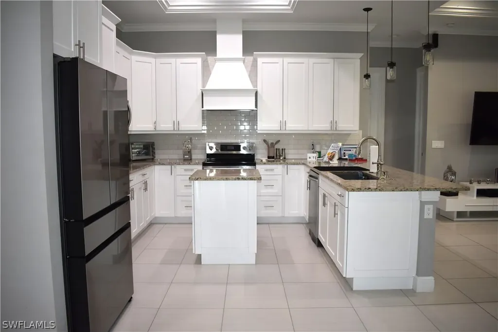 3841 4th Avenue NE Naples FL 34120