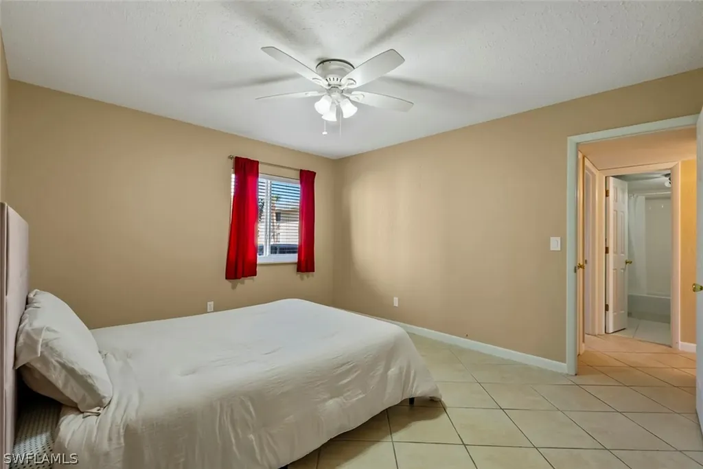 4629 Bayshore Drive Naples FL 34112