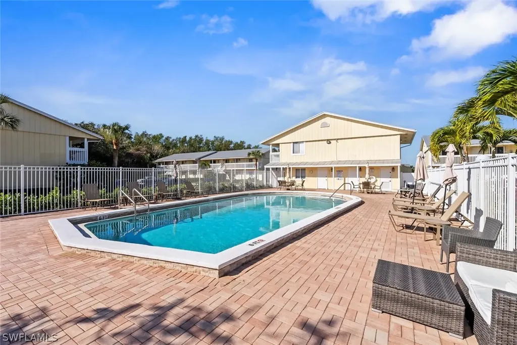 4629 Bayshore Drive Naples FL 34112