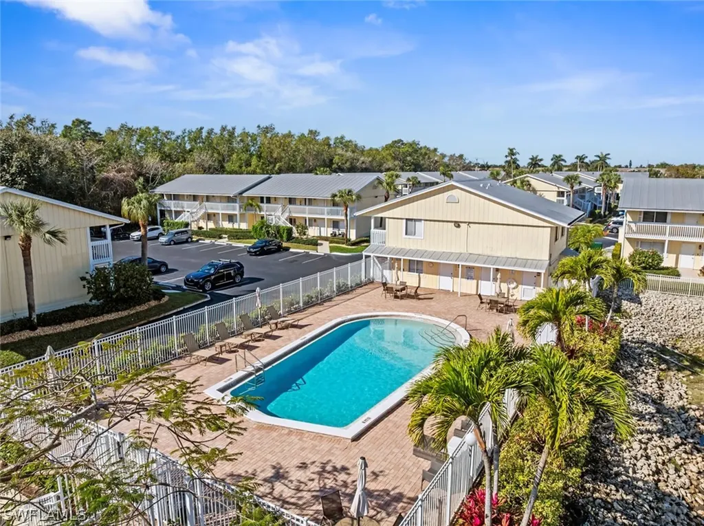 4629 Bayshore Drive Naples FL 34112