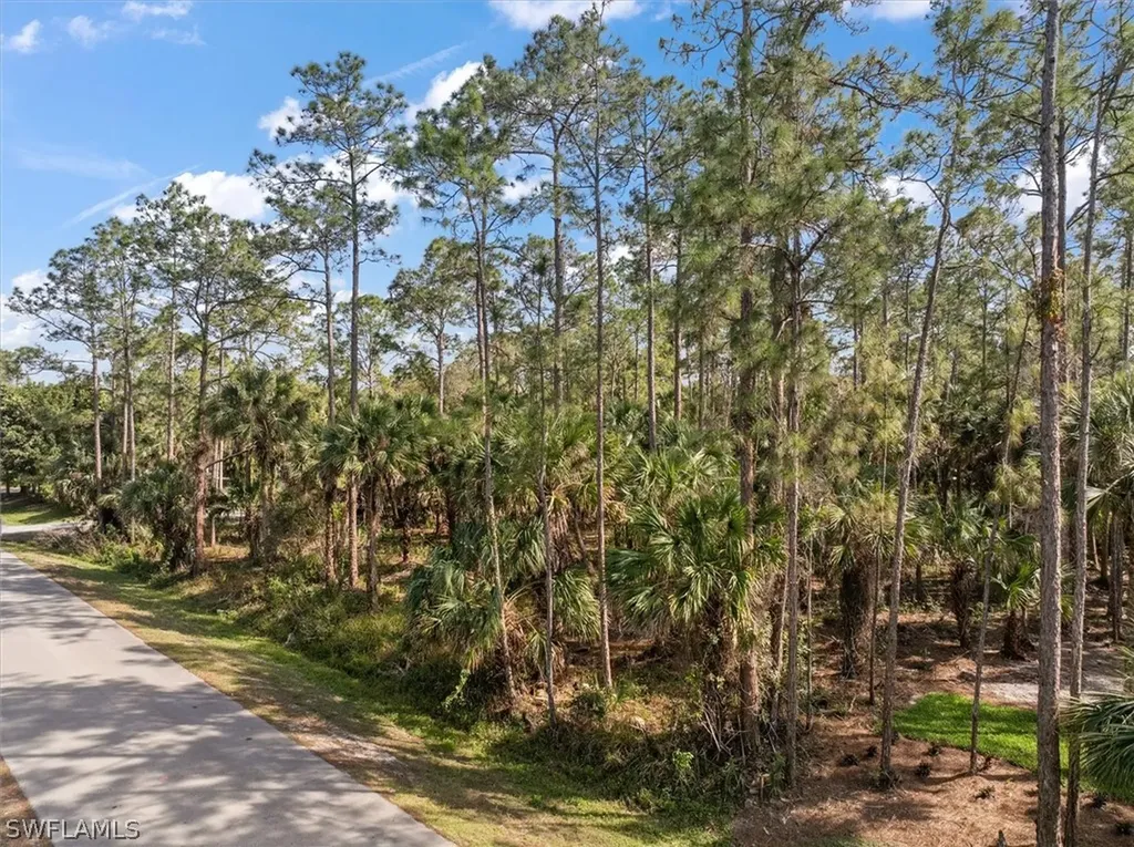 810 20th Avenue NW Naples FL 34120