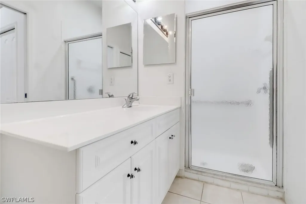 1677 Morning Sun Ln E-22 Naples FL 34119