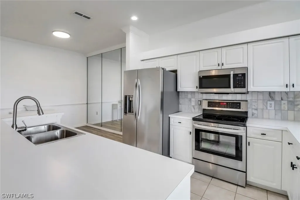 1677 Morning Sun Ln E-22 Naples FL 34119