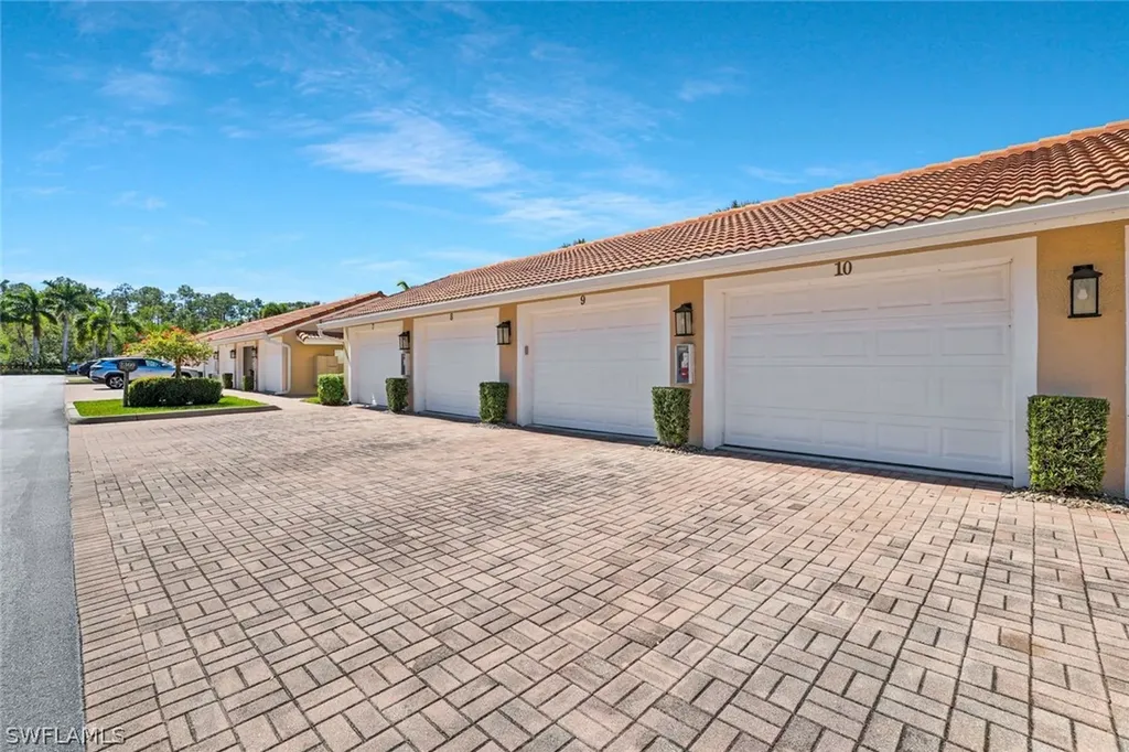 2360 Hidden Lake Court Naples FL 34112