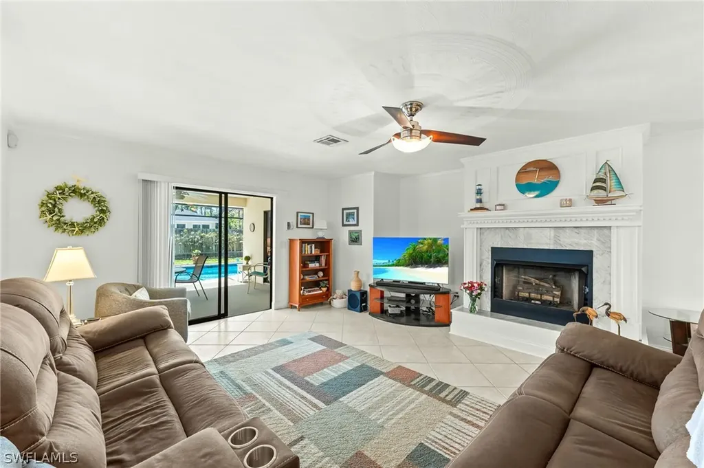 612 110th Avenue N Naples FL 34108
