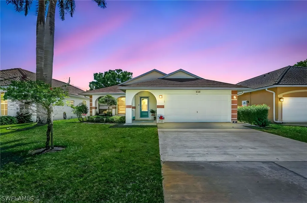 612 110th Avenue N Naples FL 34108