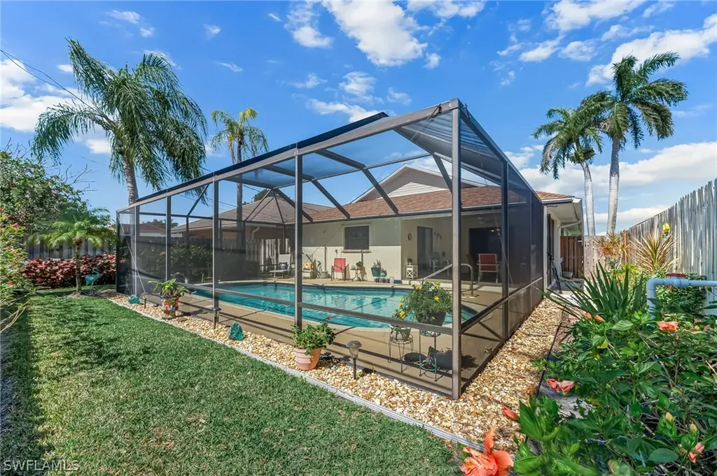 612 110th Avenue N Naples FL 34108