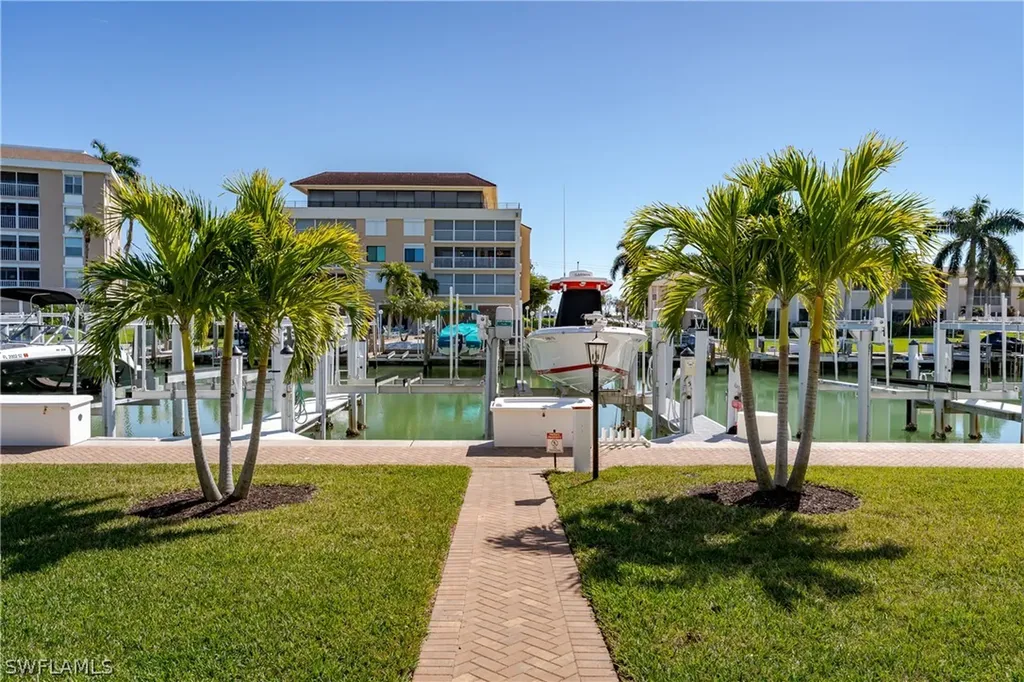 907 Panama Court Marco Island FL 34145