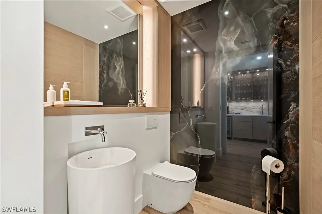 1530 5th Avenue S Naples FL 34102