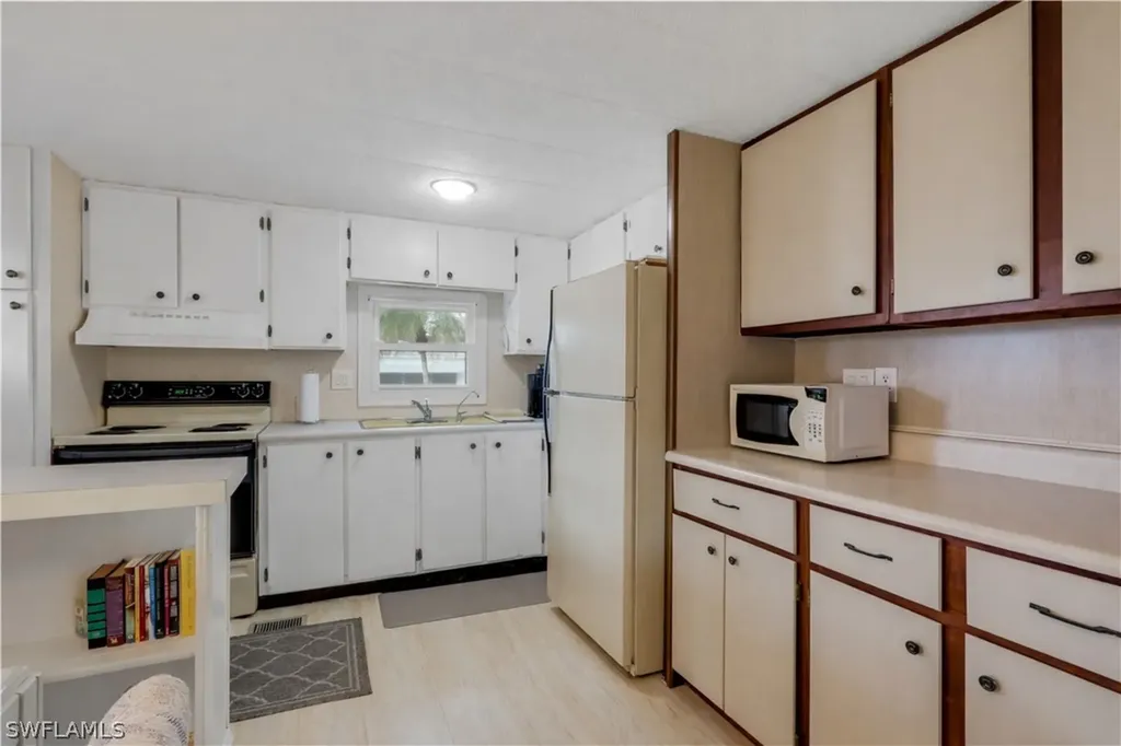 18 Carriage Lane North Fort Myers FL 33917