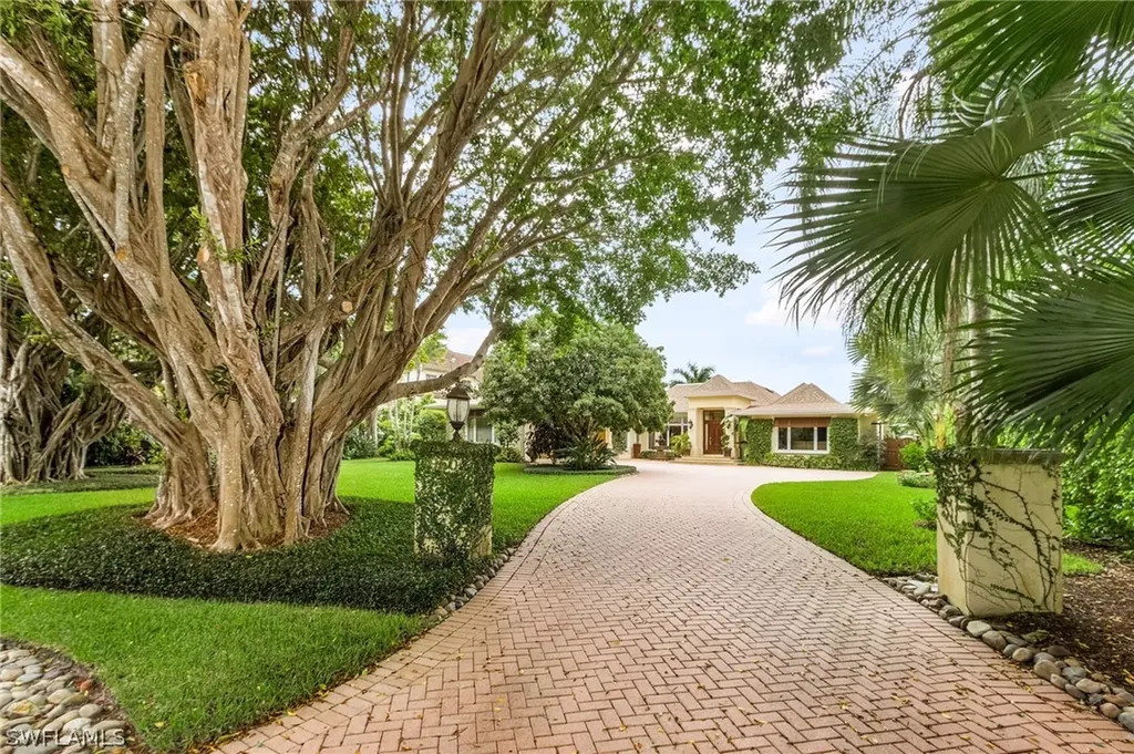 950 Galleon Drive Naples FL 34102
