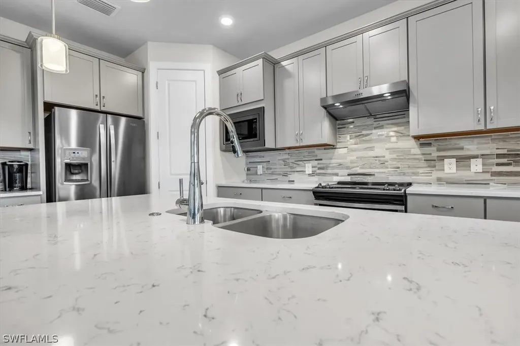 3032 Walnut Grove Lane Alva FL 33920