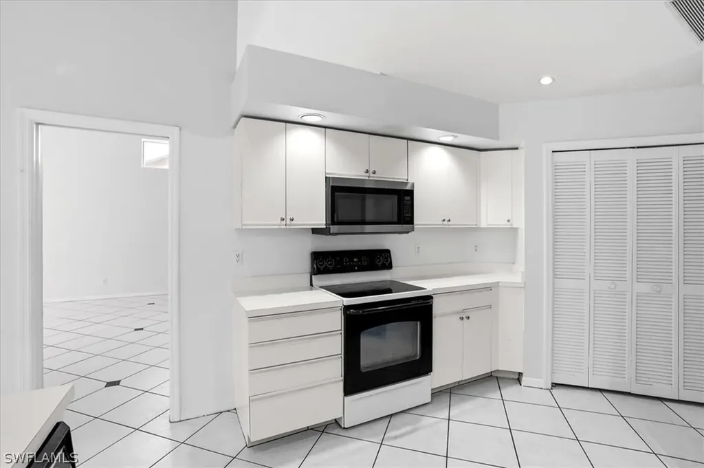 727 Warwick Place Naples FL 34104