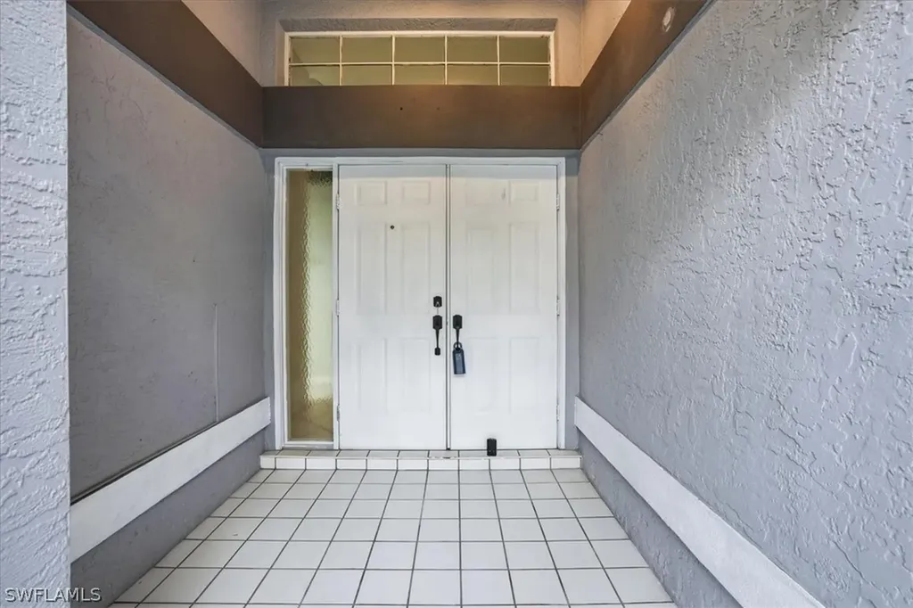 727 Warwick Place Naples FL 34104