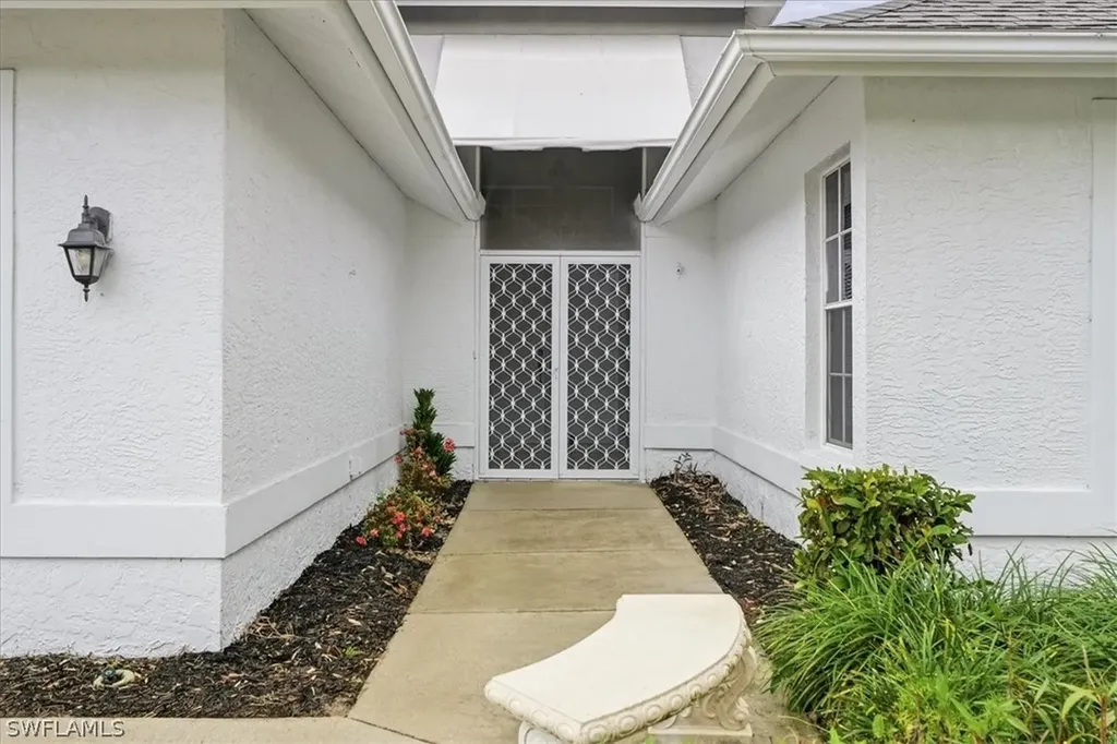 727 Warwick Place Naples FL 34104