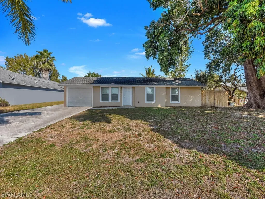 4913 22nd Place SW Naples FL 34116