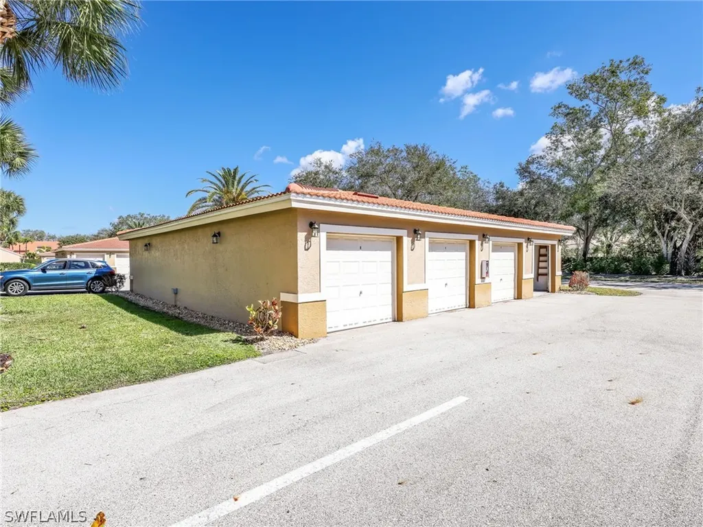 6890 Huntington Lakes Circle Naples FL 34119