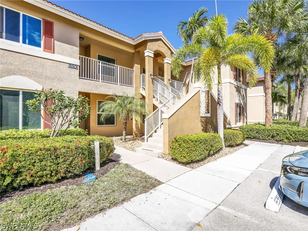 6890 Huntington Lakes Circle Naples FL 34119