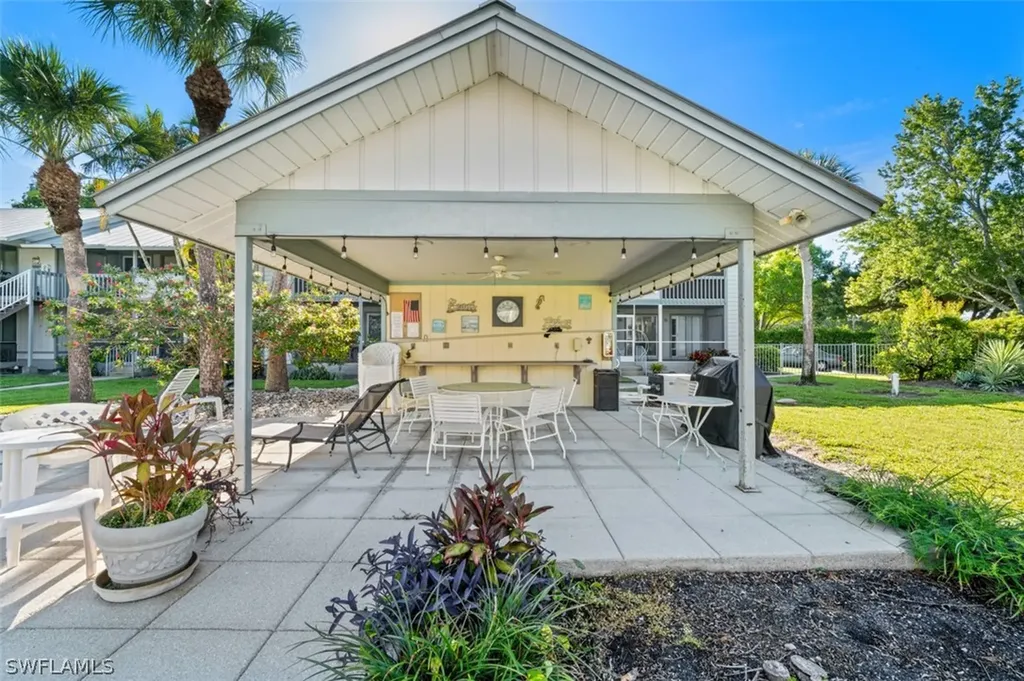 1275 7th Avenue N Naples FL 34102