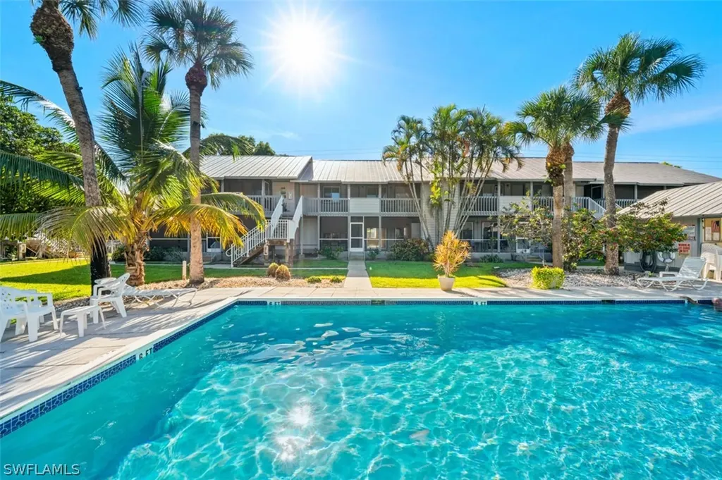 1275 7th Avenue N Naples FL 34102