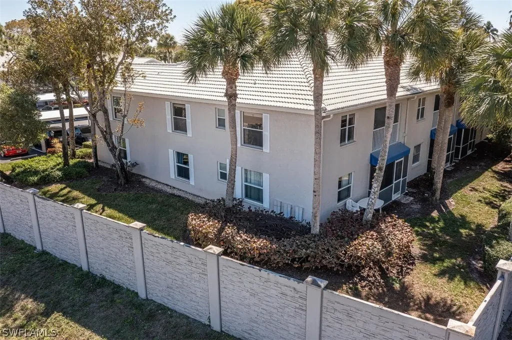 821 Gulf Pavilion Drive Naples FL 34108