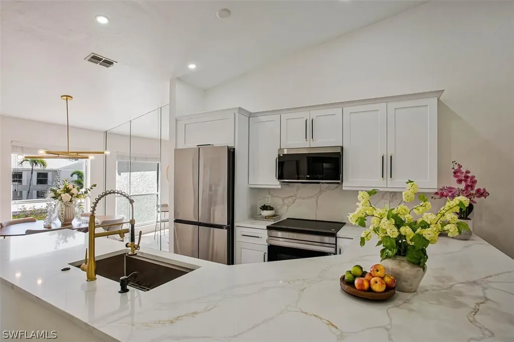 821 Gulf Pavilion Drive Naples FL 34108