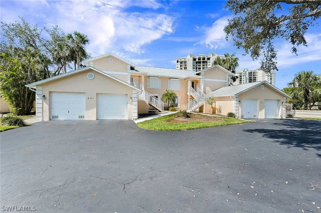 651 Wiggins Lake Drive Naples FL 34110