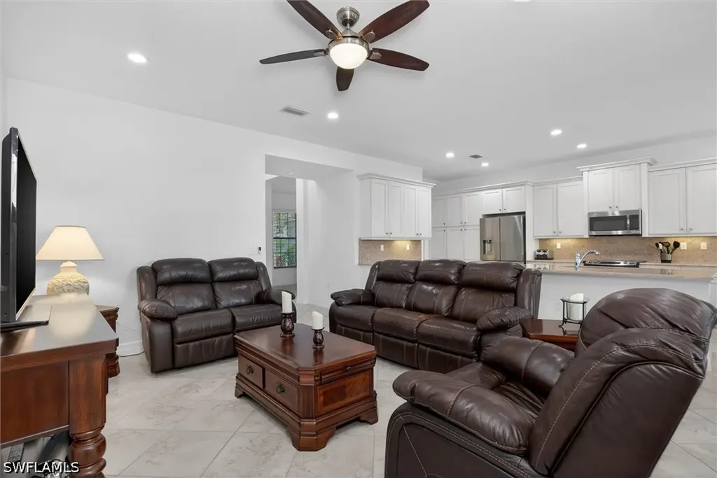 3296 Pacific Drive Naples FL 34119