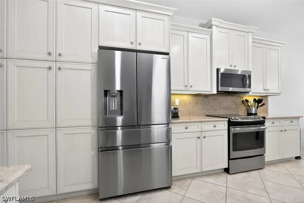 3296 Pacific Drive Naples FL 34119