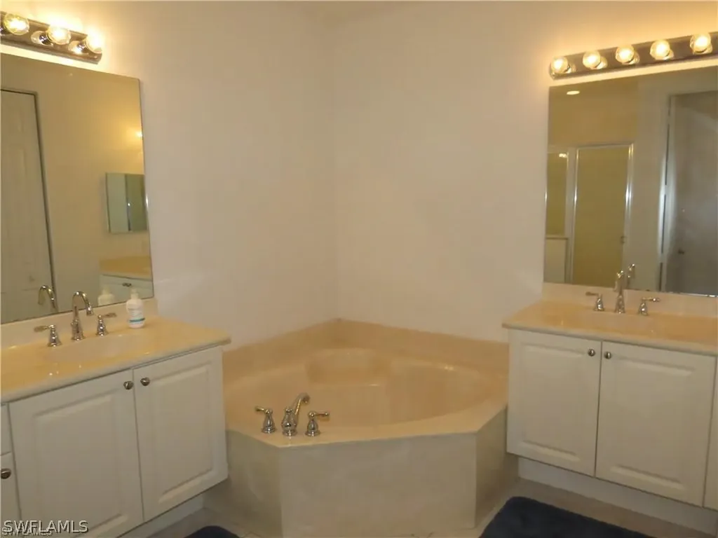 1305 Mariposa Circle Naples FL 34105