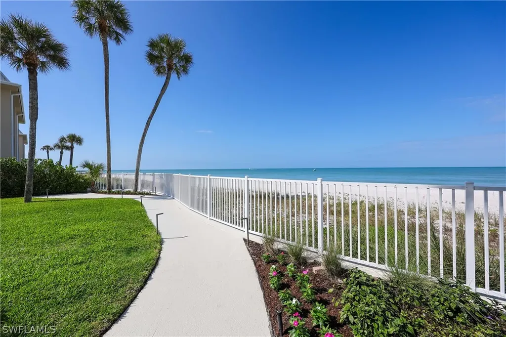2885 Gulf Shore Boulevard N Naples FL 34103