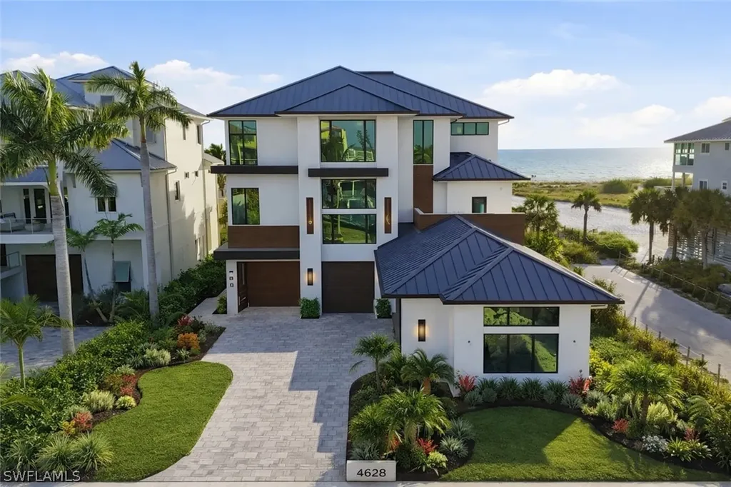 Fort Myers Beach FL, 6100 Court Street