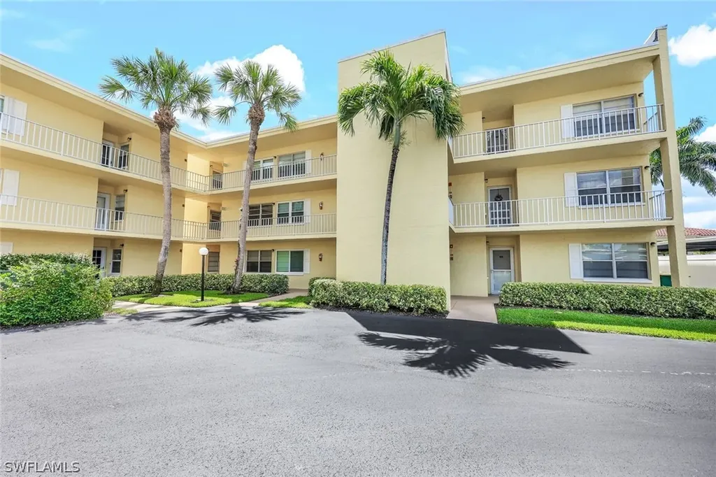 1057 Forest Lakes Drive Naples FL 34105