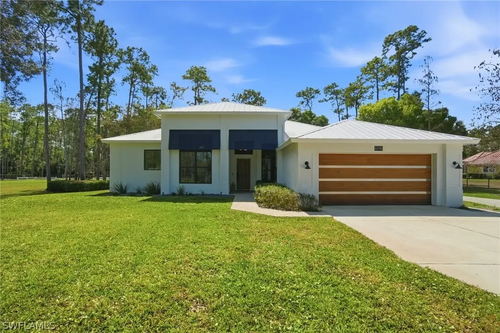 Naples FL, 4740 5TH Avenue SW