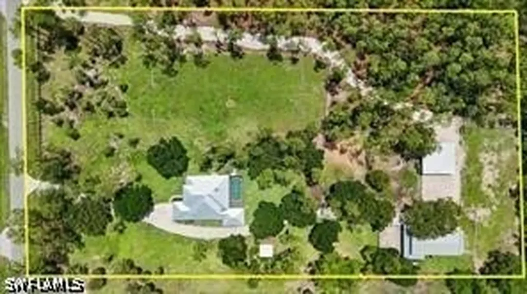 Naples FL, 4740 5TH Avenue SW