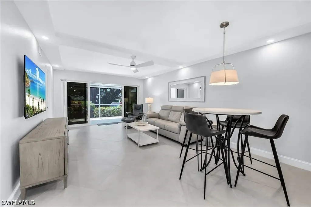 3055 Riviera Drive Naples FL 34103