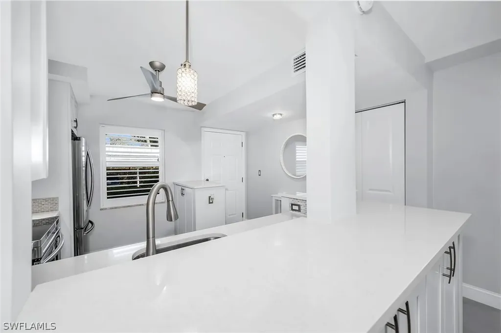 3055 Riviera Drive Naples FL 34103