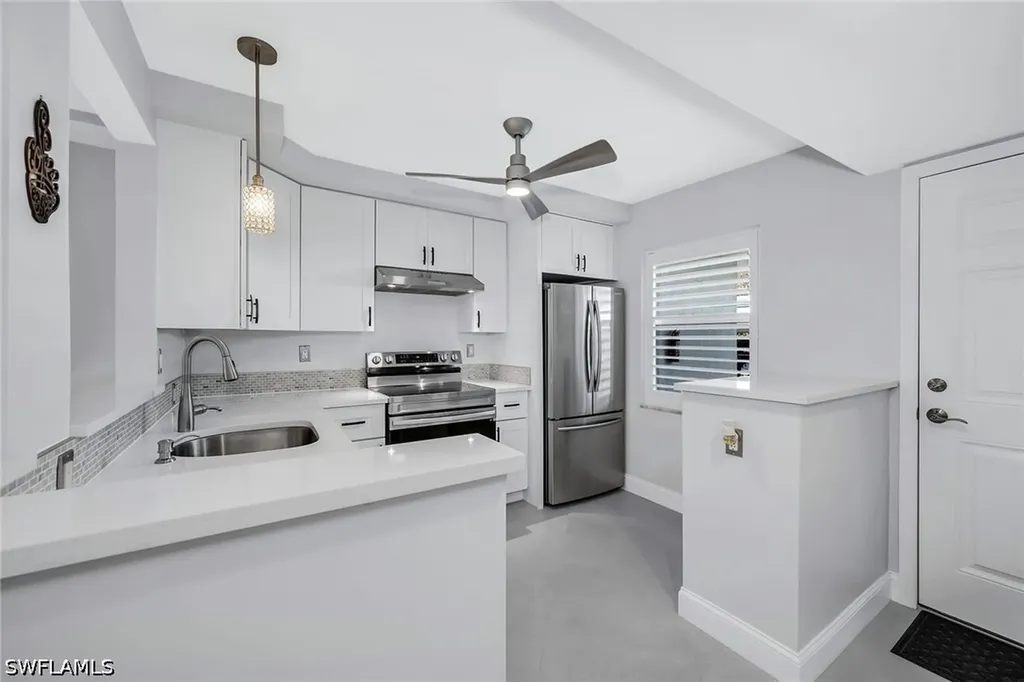 3055 Riviera Drive Naples FL 34103